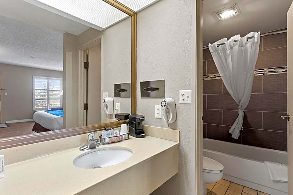 Travelodge by Wyndham Pueblo