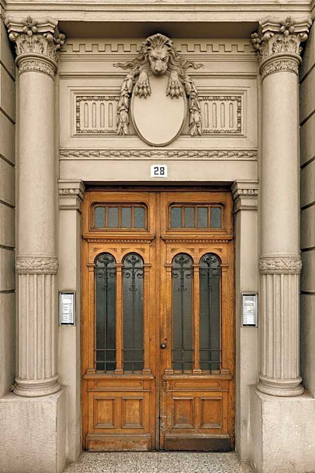 ELECTRIC Rooms & Suites