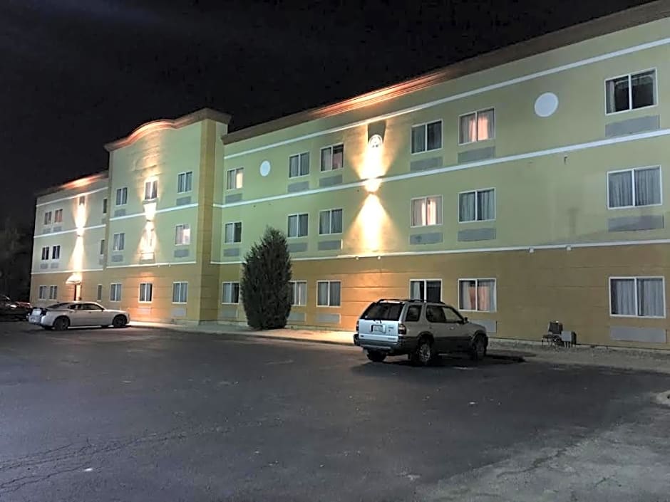 Ramada by Wyndham Glendale Heights/Lombard