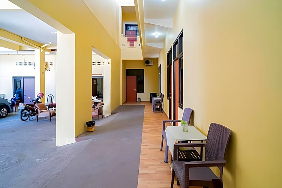 RedDoorz Syariah near Jembatan Merah Plaza