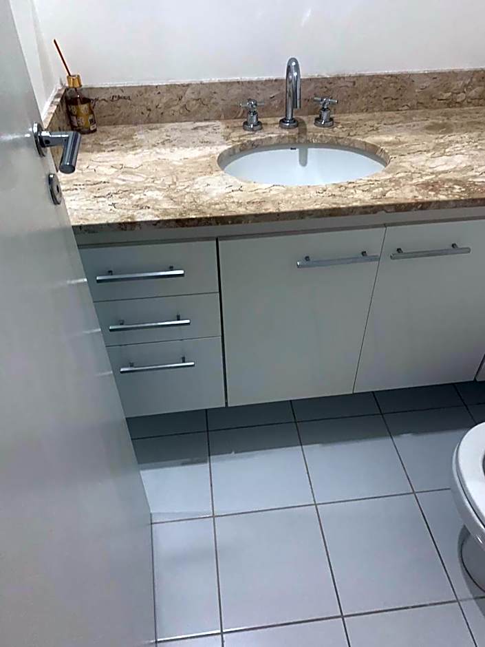 Excelente Apto ao Lado do Hospital Albert Einstein Faculdade de Medicina Einstein e Estádio Morumbi com Garagem