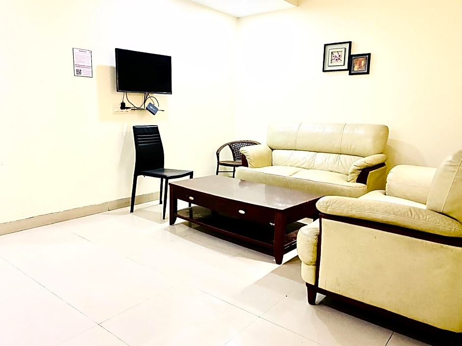 Qotel Noida 51 couple Friendly 