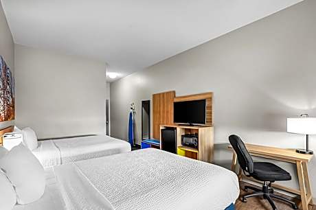 2 Queen Beds Pet-Friendly Non-Smoking