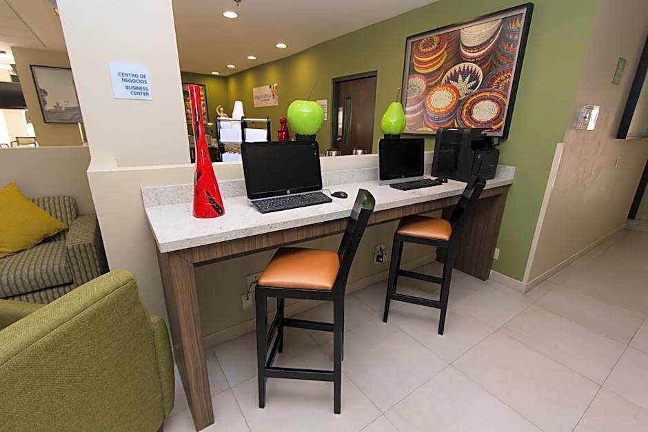 Holiday Inn Express & Suites Guadalajara Aeropuerto By IHG