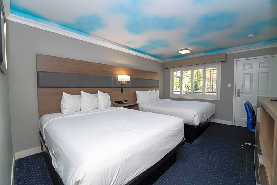 Hollywood Palms Inns & Suites