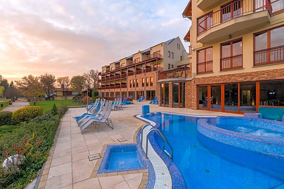 Tó Wellness Hotel