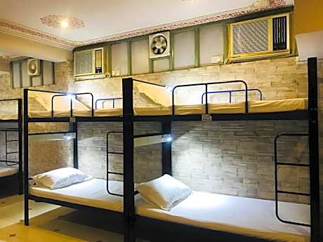 Bed in 10-Bed Mixed Dormitory Room with AC