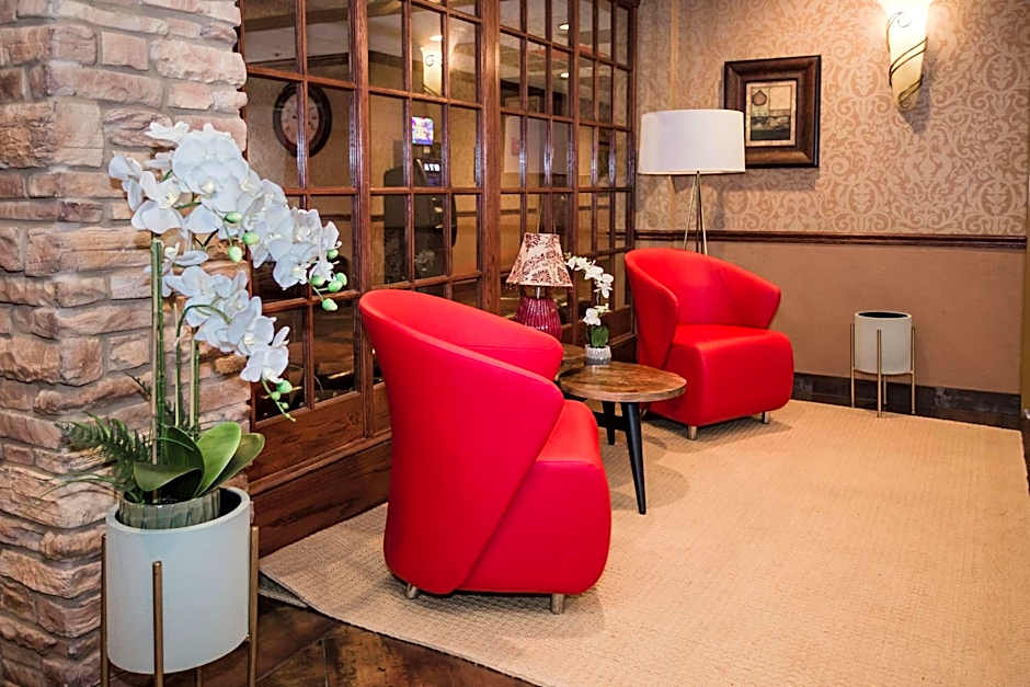 Ramada Hotel & Conference Center by Wyndham Plymouth