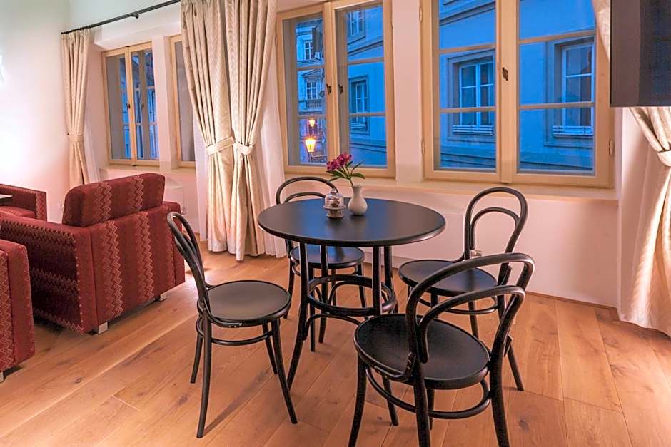 Hotel At the White Lily