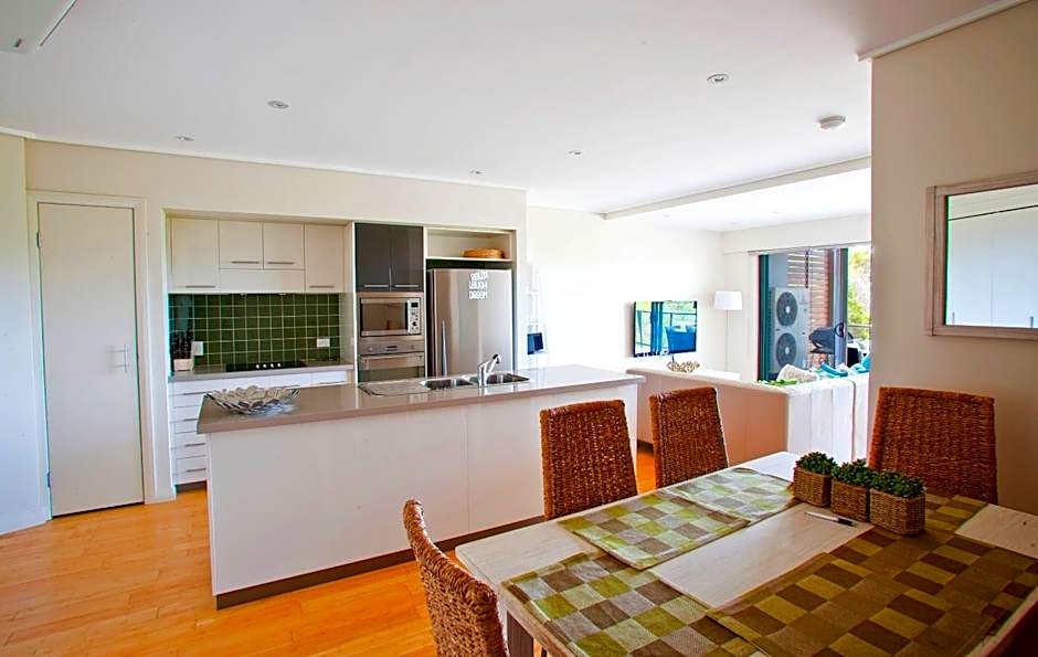 Beach Karma - Three-Bedroom Beachside Escape with Heated Communal Pool in Agnes Water