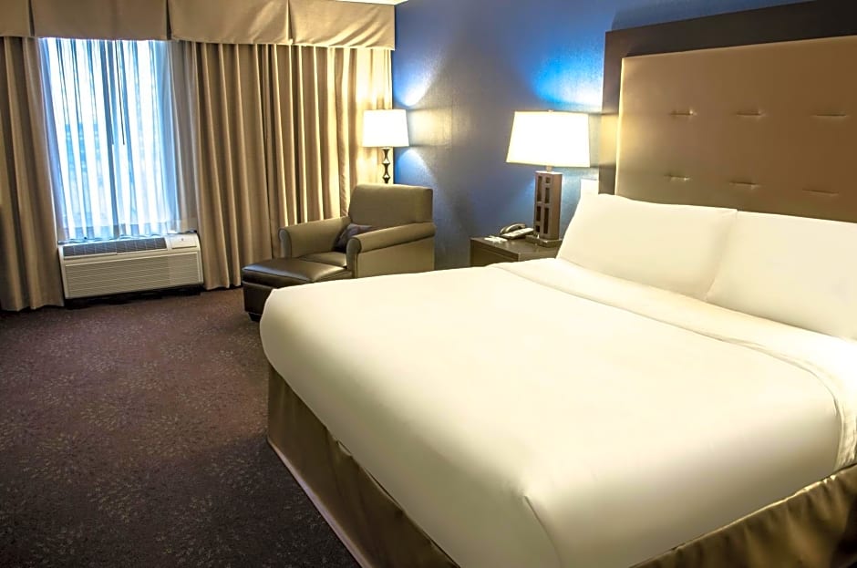 Holiday Inn Fargo, an IHG Hotel