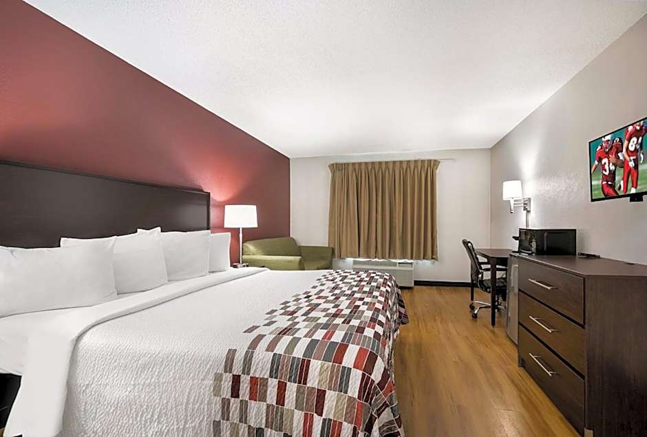 Red Roof Inn & Suites Knoxville East