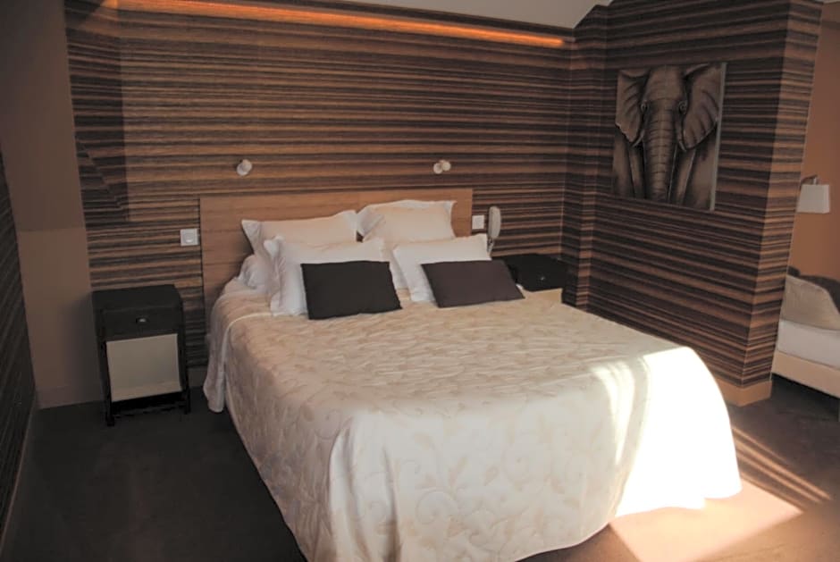 Logis Hotel Du Casino Restaurant Le Mathelia