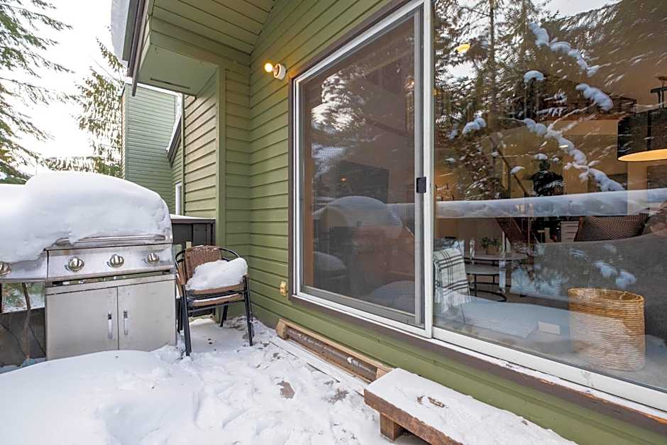 Powderview by Outpost Whistler