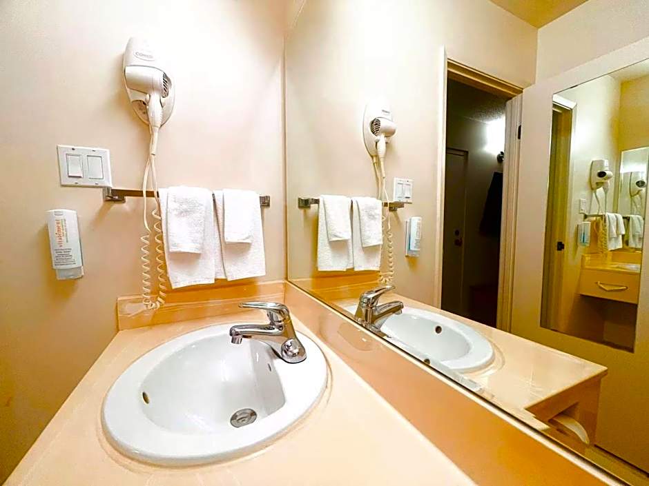 Econo Lodge Airport