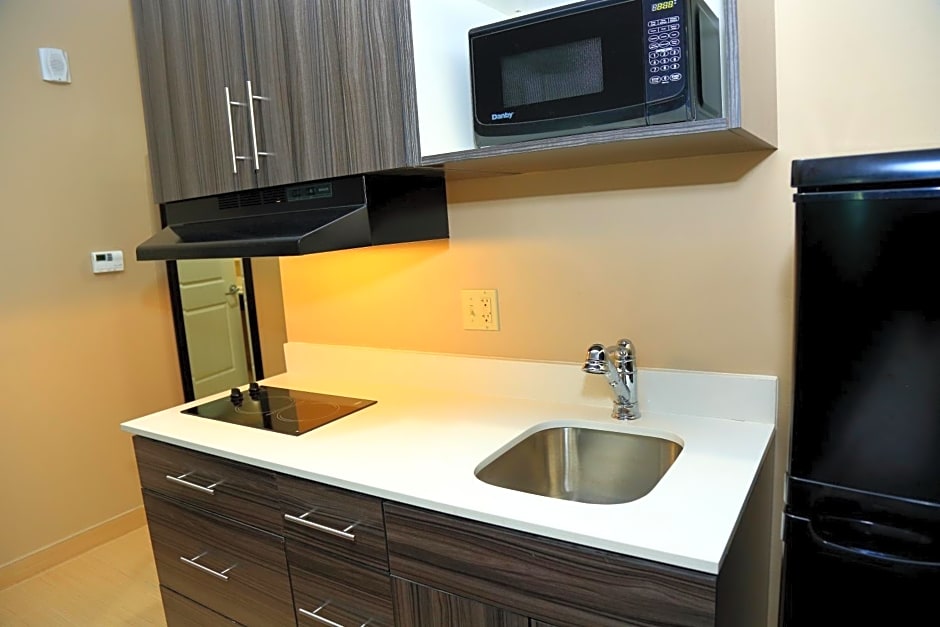 Americas Best Value Inn & Suites Prairieville