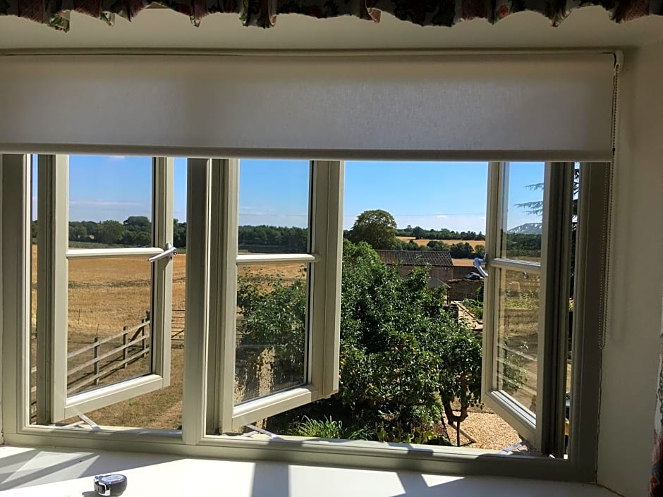 Field End House Strawberry Lane Meysey Hampton