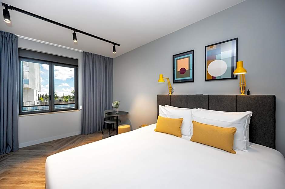 Staycity Aparthotels Paris La Defense