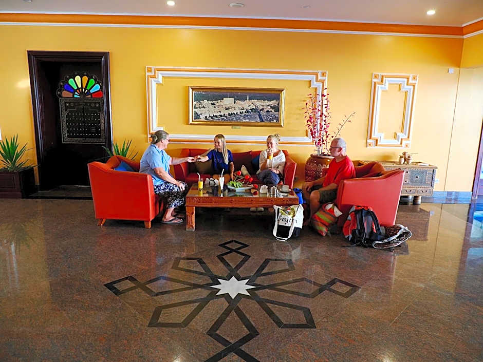 Falaj Daris Hotel