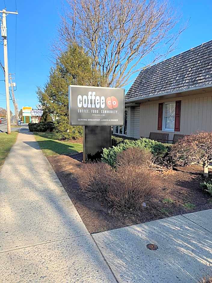 Country Squire Inn and Suites
