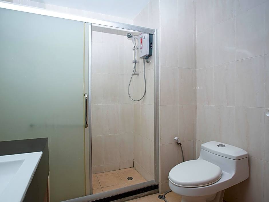 OYO 89619 De Choice Hotel