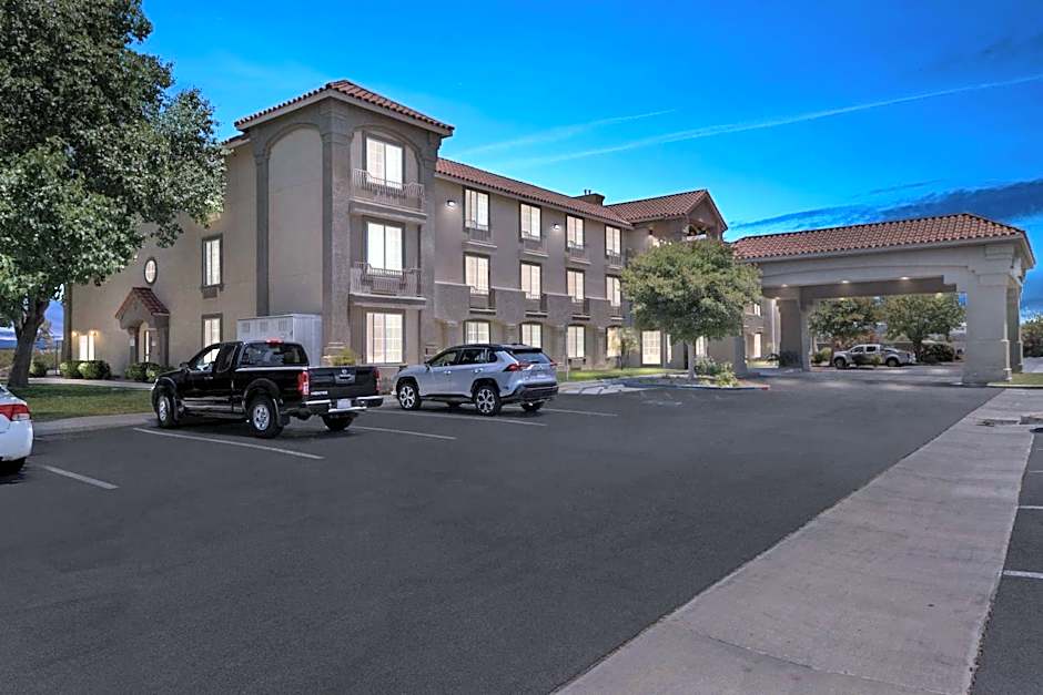 Comfort Inn & Suites Lancaster Antelope Valley