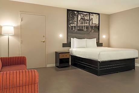 King Studio Suite - Non-Smoking