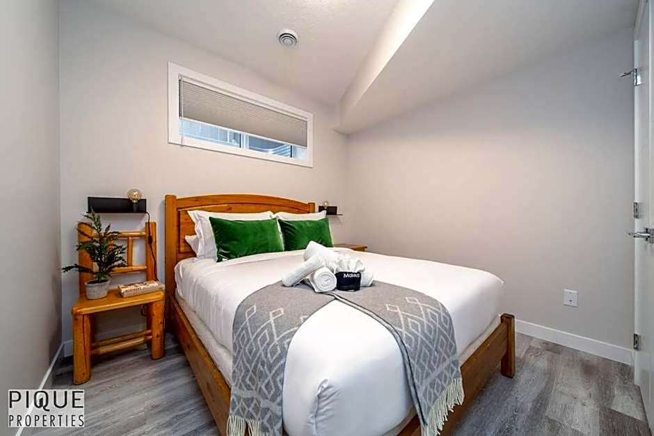 NEW, Mountain Chic Suite, Whyte Avenue, Netflix, WiFi, Sleeps 6