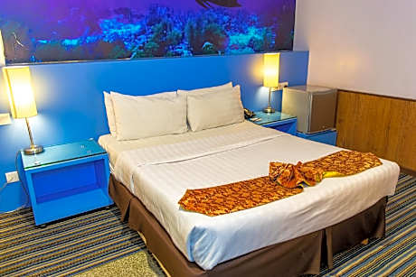 Superior Queen Bed - No Window