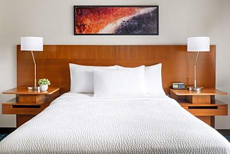 Queen Suite with Sofa Bed and Roll-in Shower - Mobility Accessible