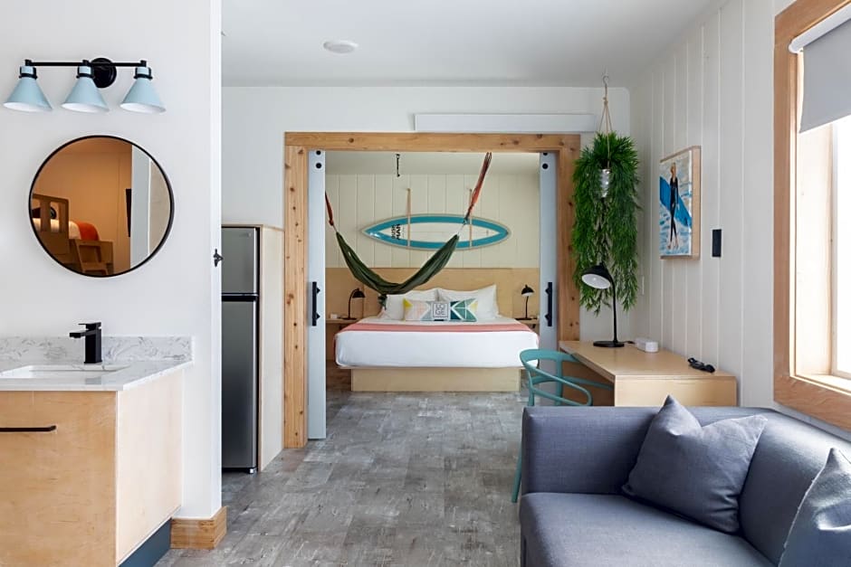 LOGE Westport
