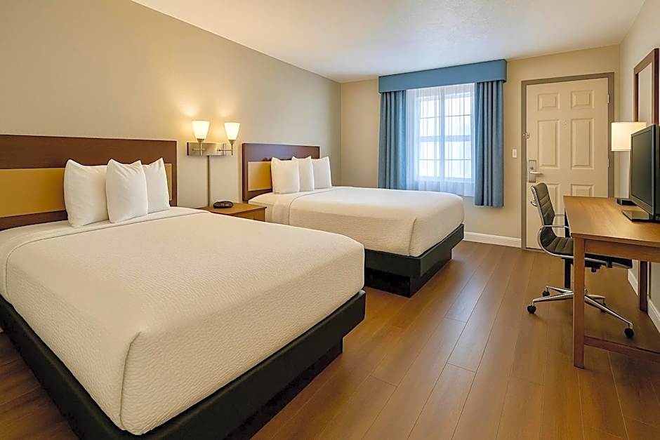 2 Double Beds — 5 fotoğraftan 1. fotoğraf