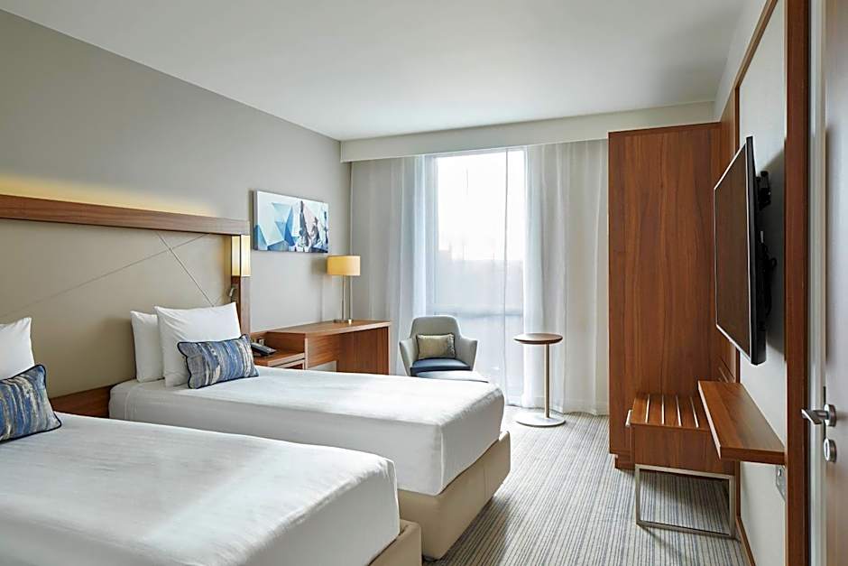 Courtyard By Marriott London City Airport
