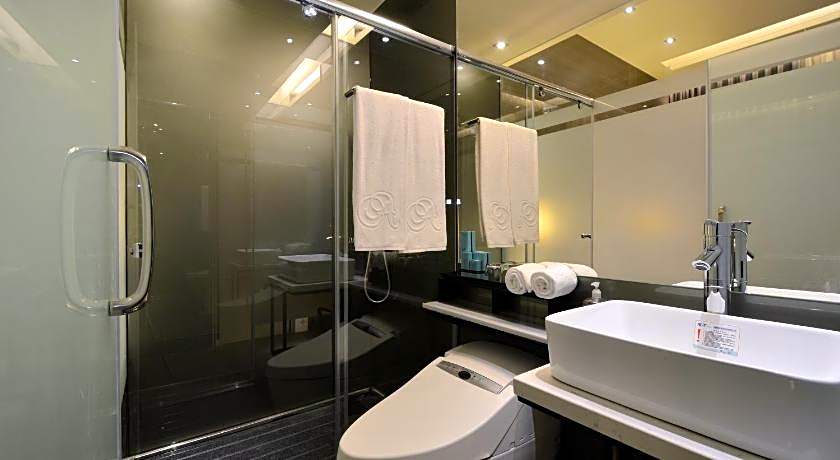 Amici Hotel Six Star Hostel