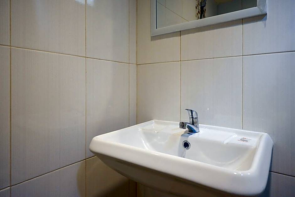 RedDoorz near Ambarrukmo Plaza Mall