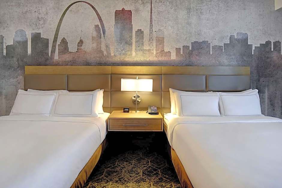 DoubleTree by Hilton St. Louis-Airport