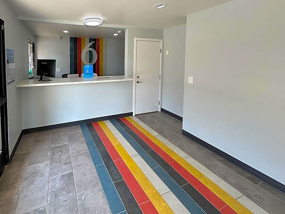 Studio 6 Lake Elsinore, CA