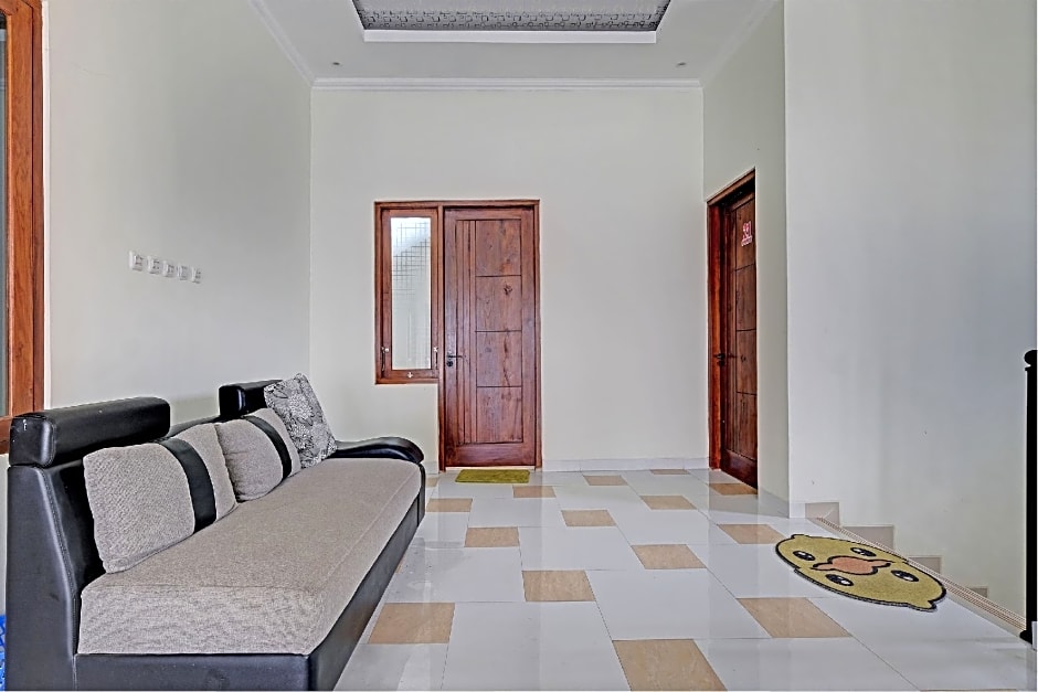 OYO Life 92935 Ayu Kost Eksklusif