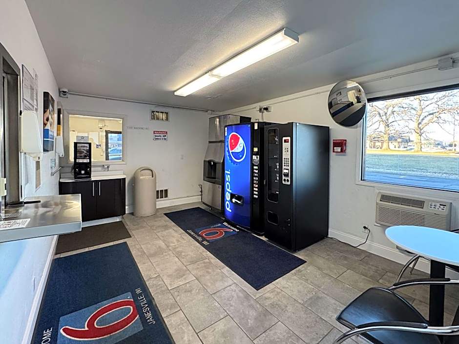 Motel 6-Janesville, WI