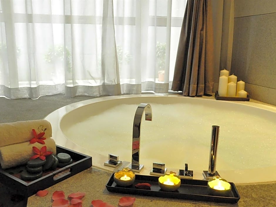 Royal Tulip Luxury Hotel Carat - Guangzhou