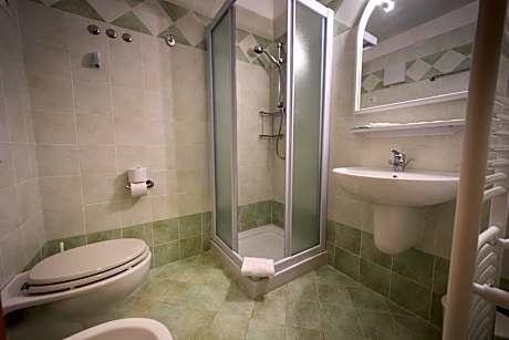 One-Bedroom Apartment (4 Adults)