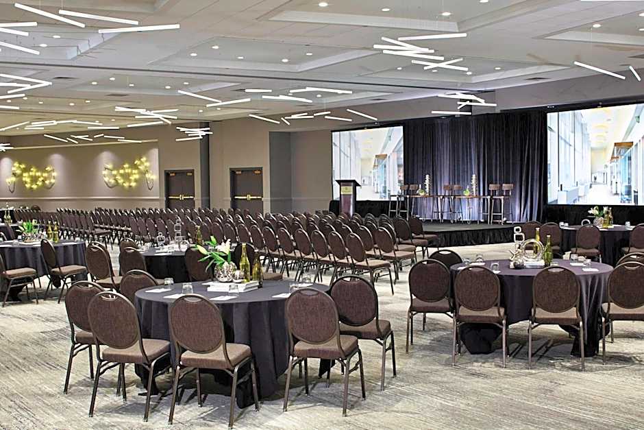 Renaissance by Marriott St. Louis Airport Hotel