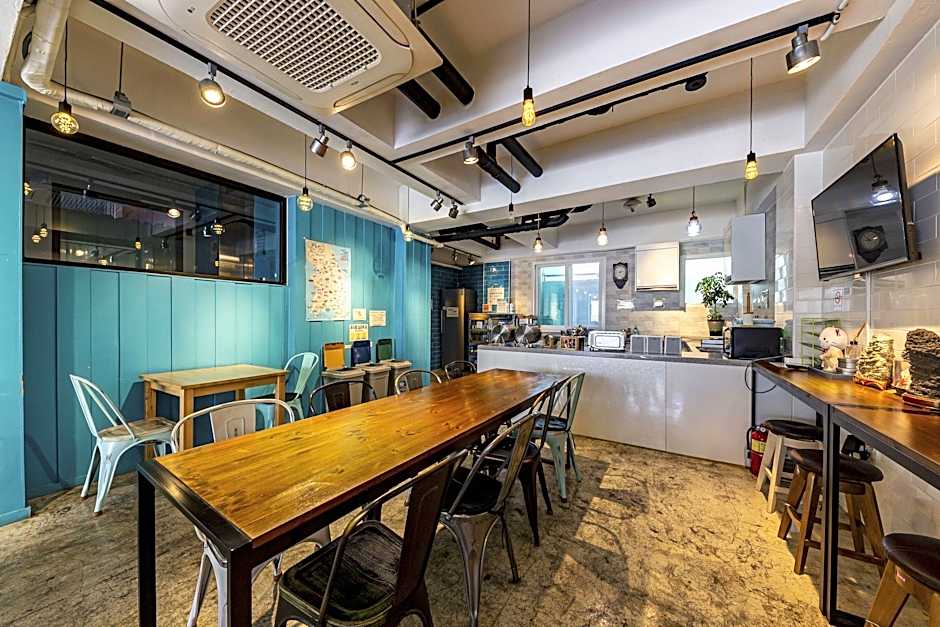 Backpackers In Yeosu