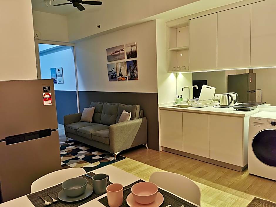 REVO at AURORA PLACE, Pavilion 2, 5 Minutes To AXIATA ARENA BUKIT JALIL FREE WIFI by De Harlequins Guesthouse