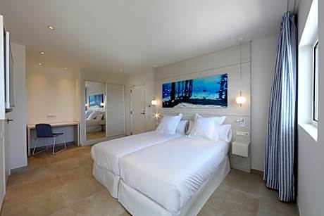 Double Room with Pool View