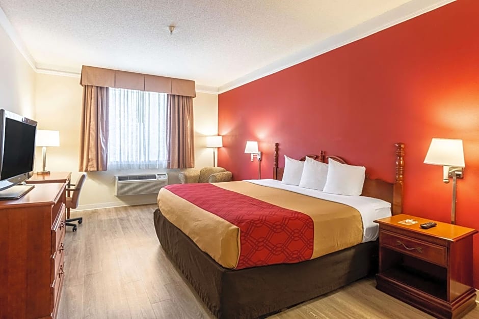 Econo Lodge Inn & Suites Douglasville