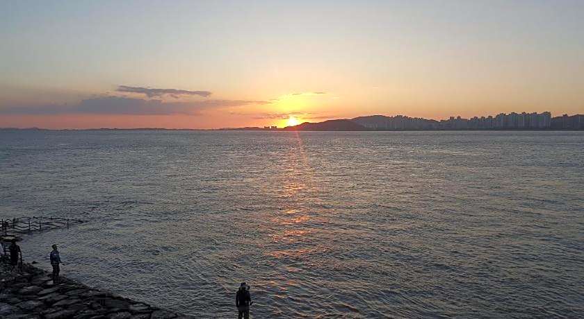 Sea & Moon Tourist Hotel