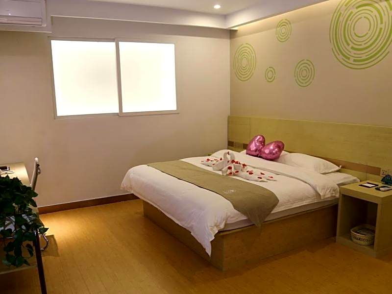 GreenTree Inn Dalian Dalian North Railway Station Express Hotel
