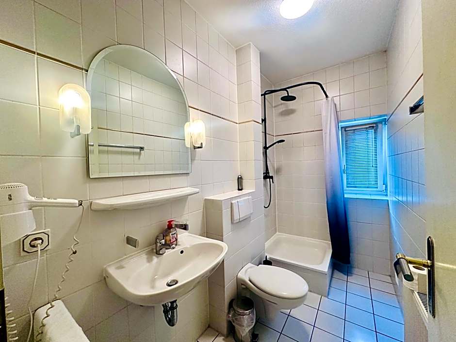 Apartmenthaus am Dom - Zentrum & Ruhige Lage, Perfekt für Business Trip, Auch für Familie, Viel Platz mit Küche