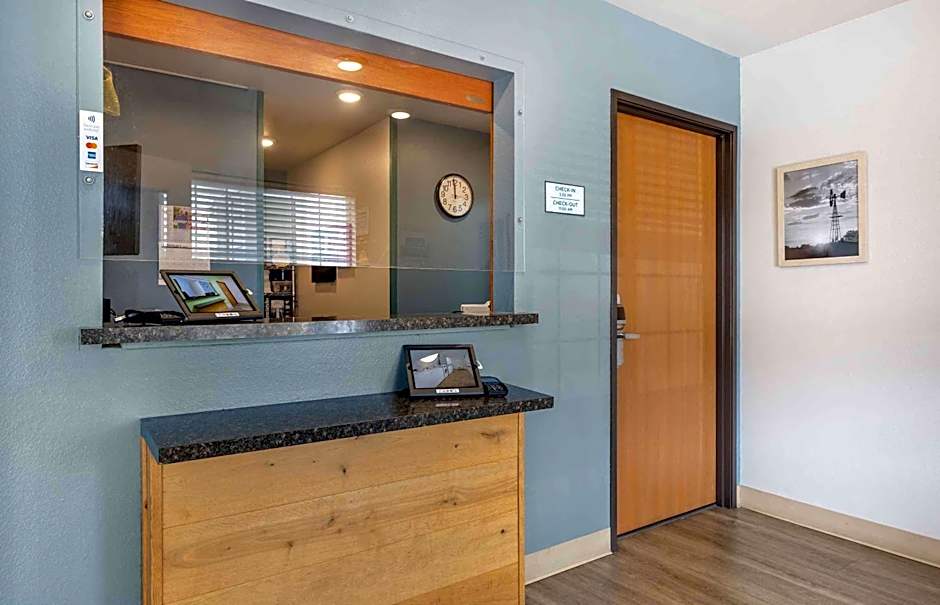 Extended Stay America Select Suites - Wichita - South